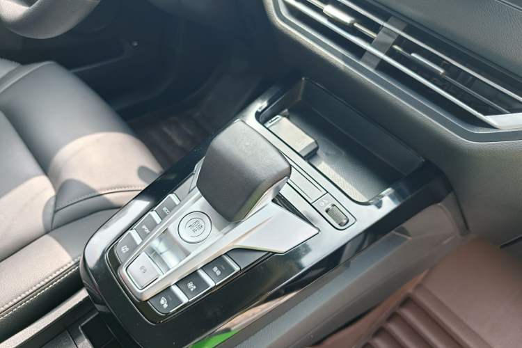 Used BYD Yuan New Energy 2019 EV535 Smart Connect Trendsetting Model Gear Lever