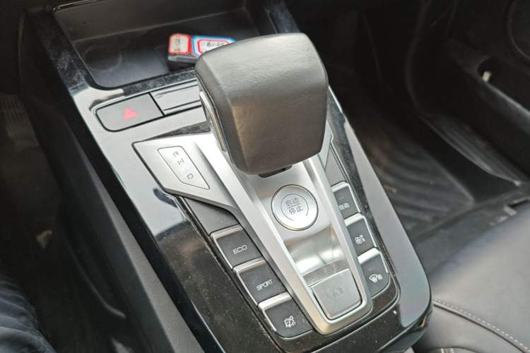 Used BYD Yuan New Energy 2019 EV535 Smart Connect Trendsetting Model Gear Lever