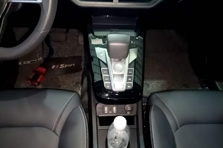 Used BYD Yuan New Energy 2019 EV360 Smart Connect Enjoyment Model Gear Lever