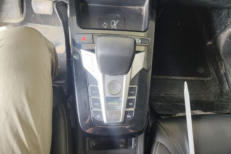 Used BYD Yuan New Energy 2019 EV535 Smart Connect Trendsetting Model Gear Lever
