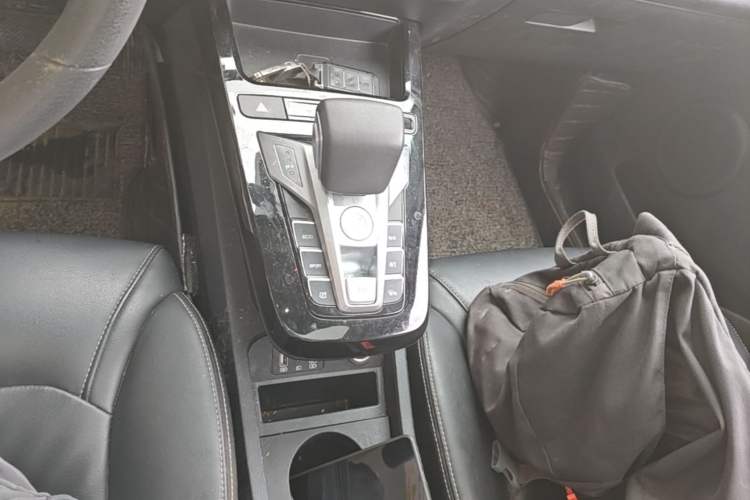 Used BYD Yuan New Energy 2019 EV360 Smart Connect Enjoyment Model Gear Lever