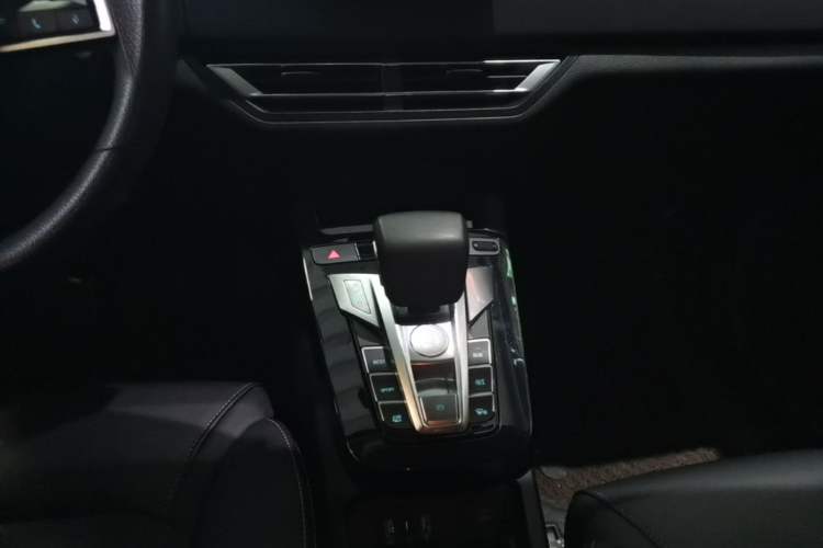 Used BYD Yuan New Energy 2019 EV535 Smart Connect Trendsetting Model Gear Lever