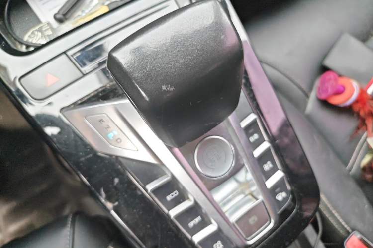 Used BYD Yuan New Energy 2019 EV535 Smart Connect Trendsetting Model Gear Lever