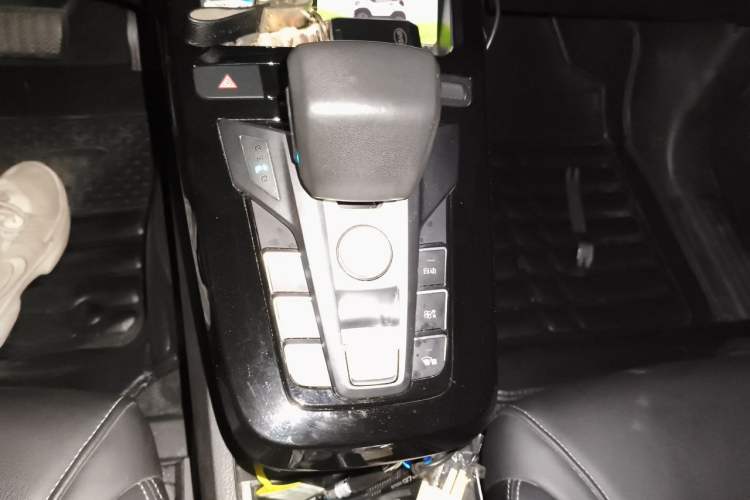 Used BYD Yuan New Energy 2019 EV535 Smart Connect Trendsetting Model Gear Lever