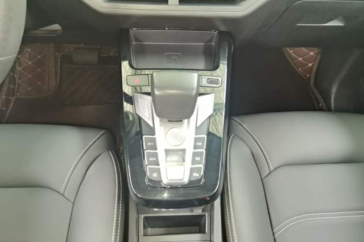 Used BYD Yuan New Energy 2019 EV360 Smart Connect Enjoyment Model Gear Lever