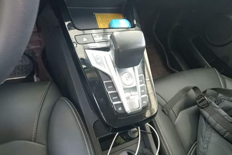 Used BYD Yuan New Energy 2019 EV535 Smart Connect Trendsetting Model Gear Lever
