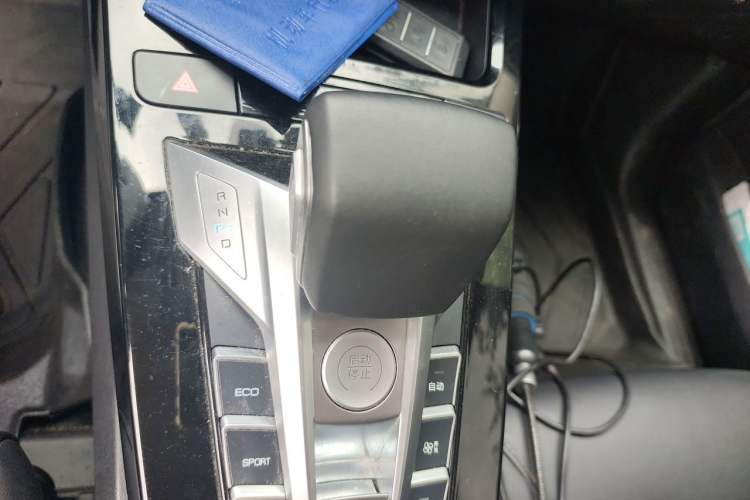 Used BYD Yuan New Energy 2019 EV535 Smart Connect Trendsetting Model Gear Lever