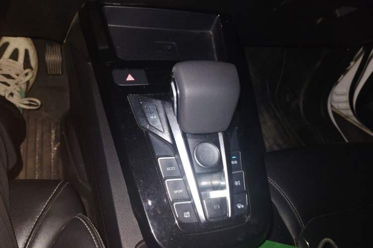 Used BYD Yuan New Energy 2019 EV360 Smart Connect Enjoyment Model Gear Lever
