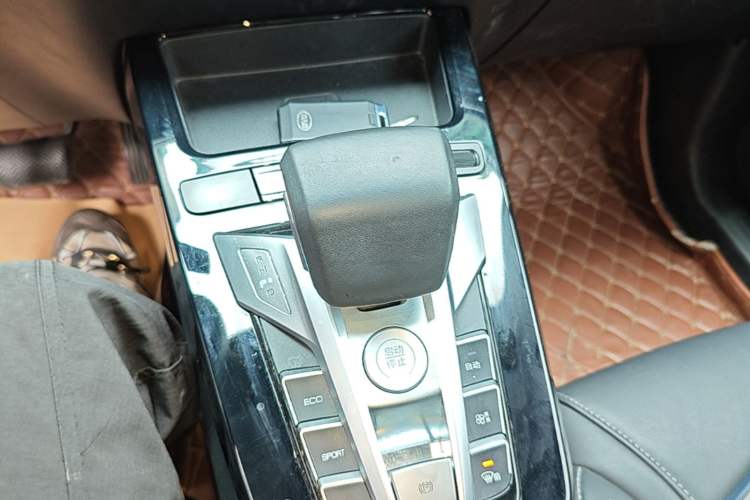 Used BYD Yuan New Energy 2019 EV360 Smart Connect Enjoyment Model Gear Lever