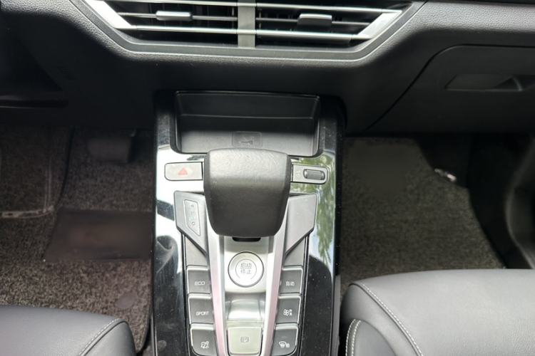 Used BYD Yuan New Energy 2019 EV360 Smart Connect Enjoyment Model Interior 1