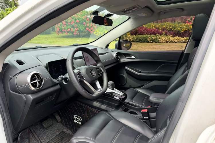 Used BYD Yuan New Energy 2019 EV360 Smart Connect Enjoyment Model Interior 1
