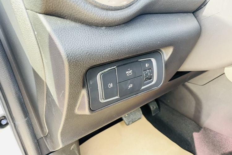 Used BYD Yuan New Energy 2019 EV360 Smart Connect Elite Model Interior 10