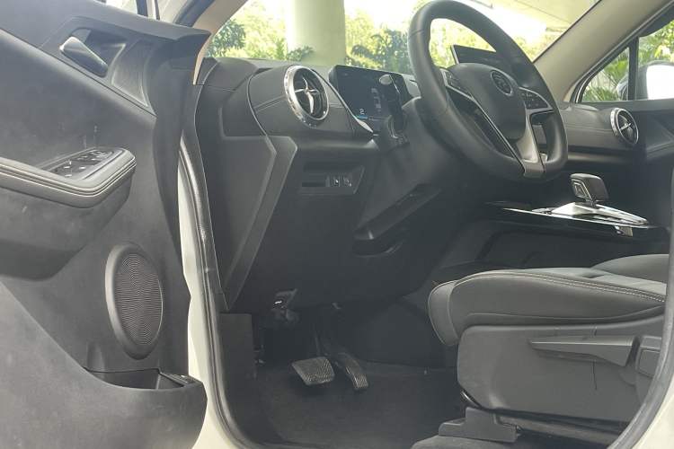 Used BYD Yuan New Energy 2019 EV535 Smart Connect Trendsetting Model Interior 3