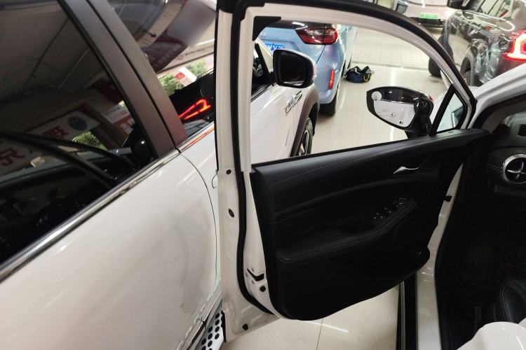 Used BYD Yuan New Energy 2019 EV360 Smart Connect Enjoyment Model Interior 4