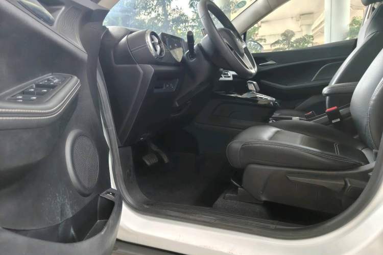 Used BYD Yuan New Energy 2019 EV535 Smart Connect Trendsetting Model Interior 6