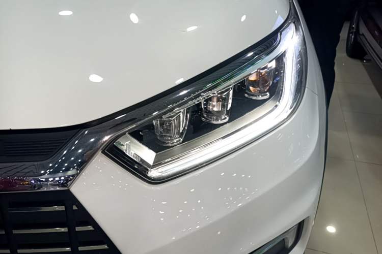 Used BYD Yuan New Energy 2019 EV360 Smart Connect Enjoyment Model Left Front Headlight