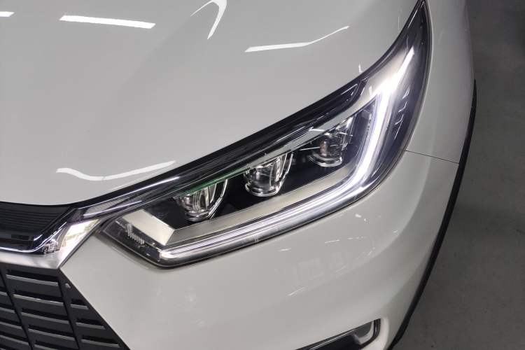 Used BYD Yuan New Energy 2019 EV535 Smart Connect Trendsetting Model Left Front Headlight