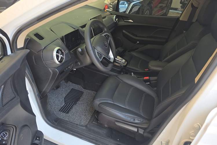 Used BYD Yuan New Energy 2019 EV360 Smart Connect Luxurious Model Left Front Seat