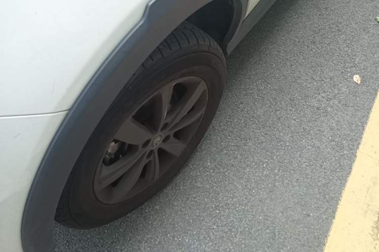 Used BYD Yuan New Energy 2019 EV535 Smart Connect Trendsetting Model Left Front Wheel Hub