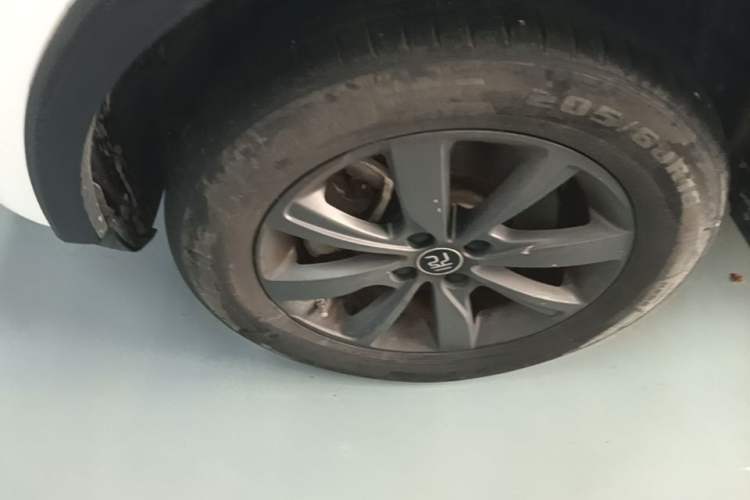 Used BYD Yuan New Energy 2019 EV360 Smart Connect Enjoyment Model Left Front Wheel Hub