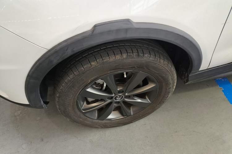 Used BYD Yuan New Energy 2019 EV535 Smart Connect Trendsetting Model Left Front Wheel Hub