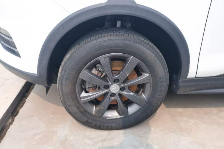 Used BYD Yuan New Energy 2019 EV360 Smart Connect Leading Model Left Front Wheel Hub