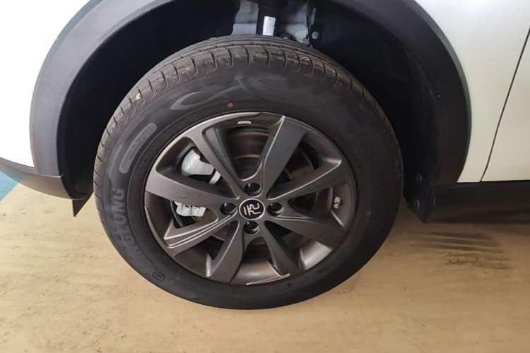 Used BYD Yuan New Energy 2019 EV535 Smart Connect Trendsetting Model Left Front Wheel Hub