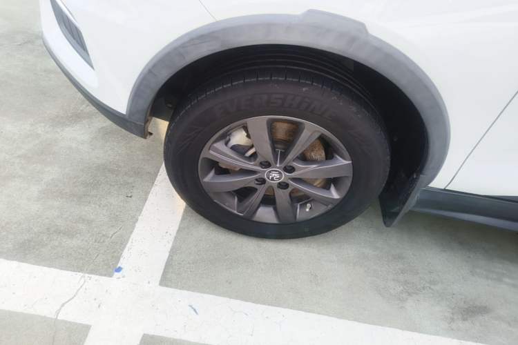 Used BYD Yuan New Energy 2019 EV535 Smart Connect Trendsetting Model Left Front Wheel Hub