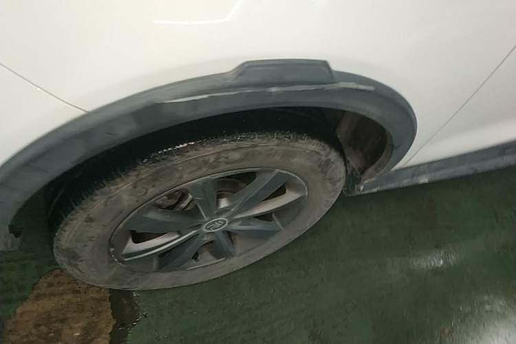 Used BYD Yuan New Energy 2019 EV360 Smart Connect Enjoyment Model Left Front Wheel Hub