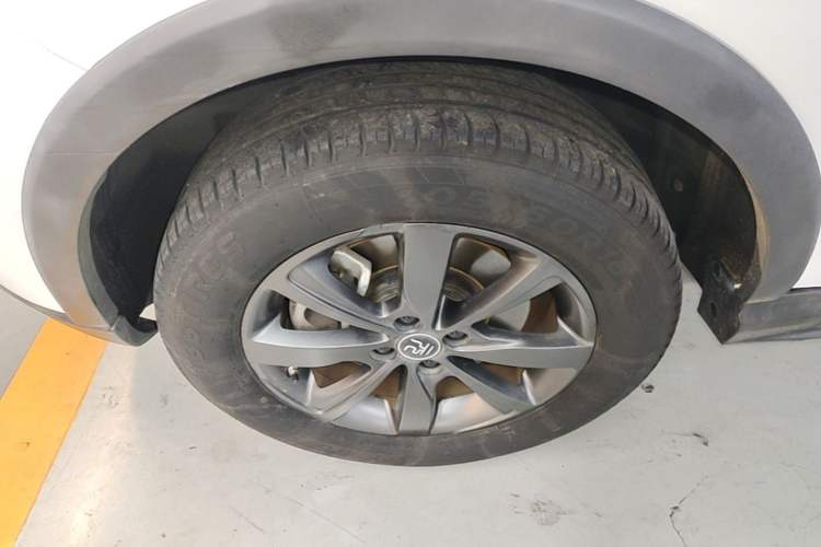 Used BYD Yuan New Energy 2019 EV535 Smart Connect Trendsetting Model Left Front Wheel Hub
