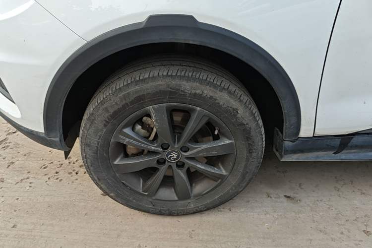 Used BYD Yuan New Energy 2019 EV535 Smart Connect Trendsetting Model Left Front Wheel Hub