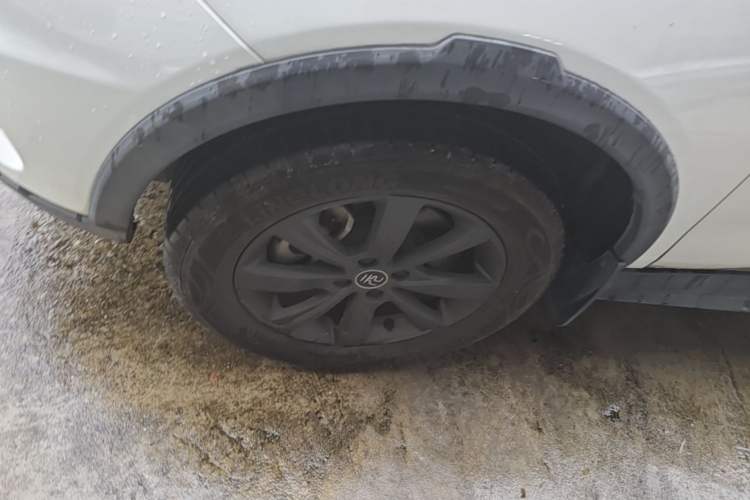 Used BYD Yuan New Energy 2019 EV360 Smart Connect Enjoyment Model Left Front Wheel Hub