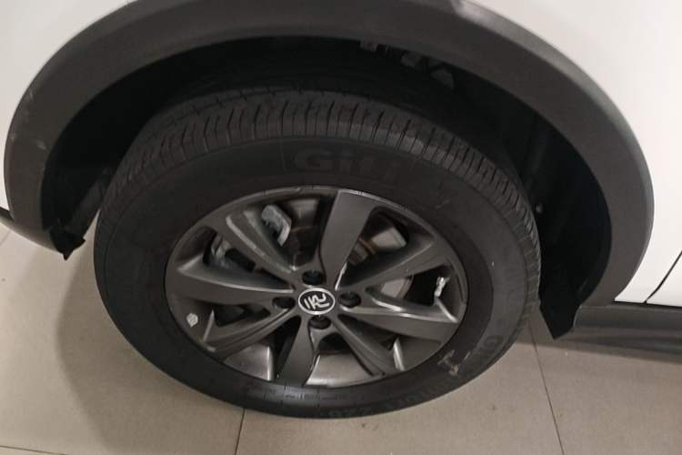 Used BYD Yuan New Energy 2019 EV535 Smart Connect Trendsetting Model Left Front Wheel Hub