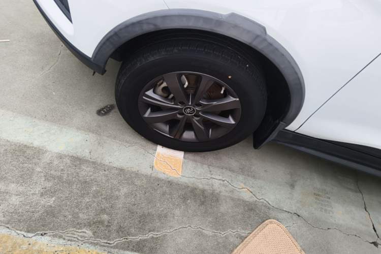 Used BYD Yuan New Energy 2019 EV535 Smart Connect Trendsetting Model Left Front Wheel Hub