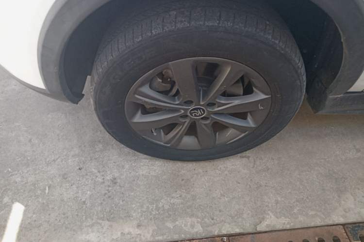 Used BYD Yuan New Energy 2019 EV535 Smart Connect Trendsetting Model Left Front Wheel Hub