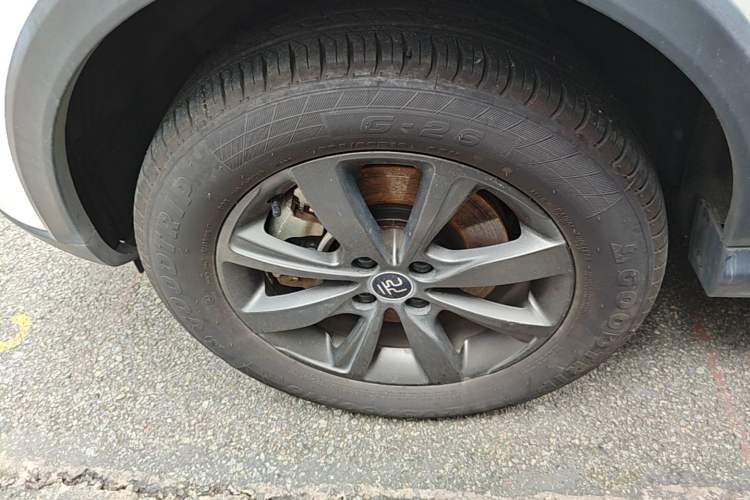 Used BYD Yuan New Energy 2019 EV360 Smart Connect Enjoyment Model Left Front Wheel Hub