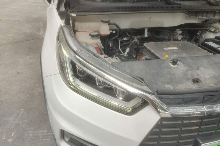 Used BYD Yuan New Energy 2019 EV535 Smart Connect Trendsetting Model Right Front Headlight