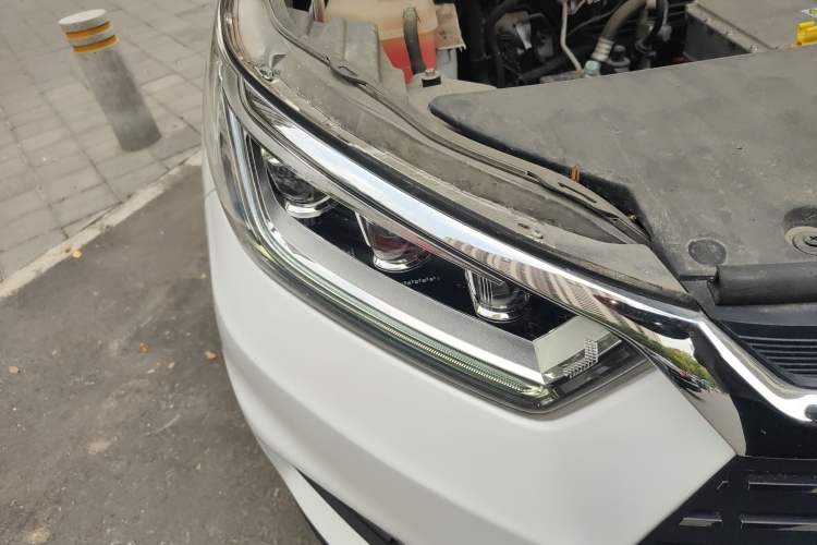 Used BYD Yuan New Energy 2019 EV535 Smart Connect Trendsetting Model Right Front Headlight