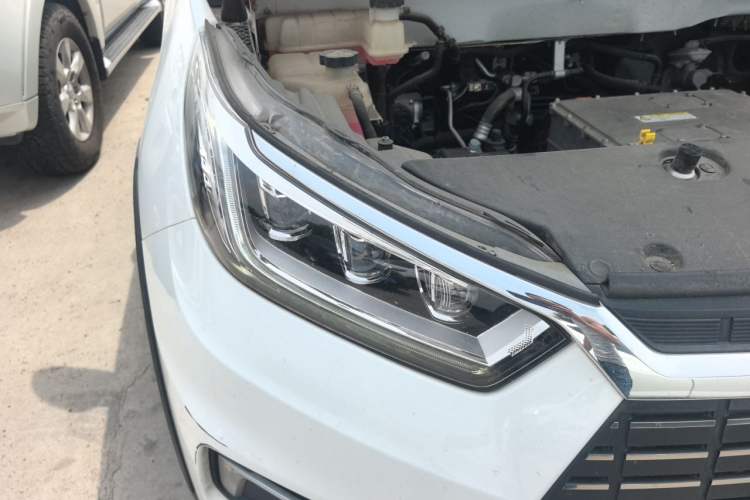 Used BYD Yuan New Energy 2019 EV535 Smart Connect Trendsetting Model Right Front Headlight