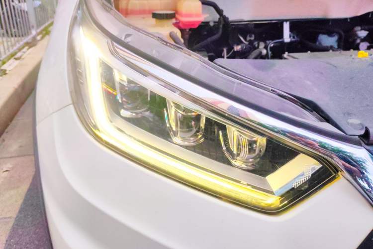 Used BYD Yuan New Energy 2019 EV535 Smart Connect Trendsetting Model Right Front Headlight