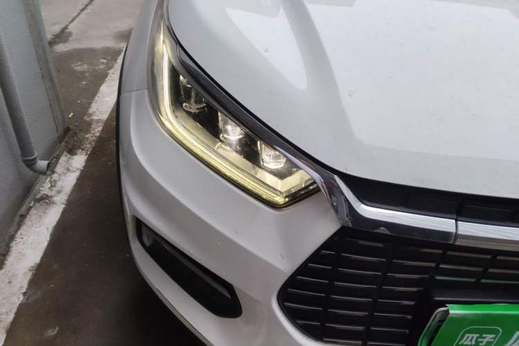 Used BYD Yuan New Energy 2019 EV535 Smart Connect Trendsetting Model Right Front Headlight