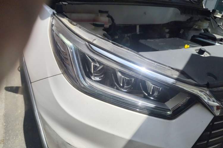 Used BYD Yuan New Energy 2019 EV535 Smart Connect Trendsetting Model Right Front Headlight