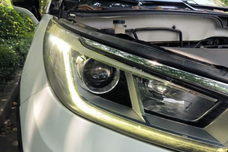 Used BYD Yuan New Energy 2019 EV360 Smart Connect Elite Model Right Front Headlight