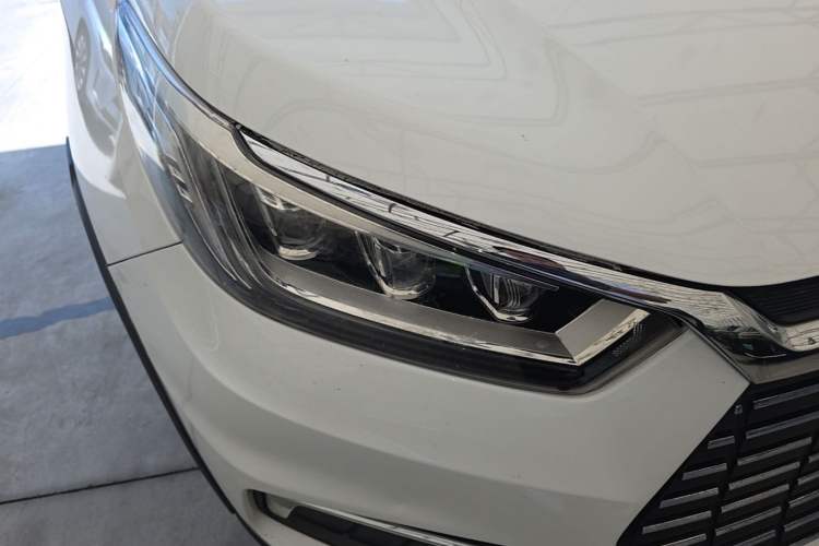 Used BYD Yuan New Energy 2019 EV360 Smart Connect Luxurious Model Right Front Headlight