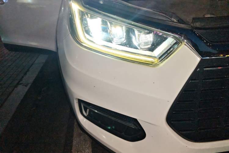 Used BYD Yuan New Energy 2019 EV535 Smart Connect Trendsetting Model Right Front Headlight
