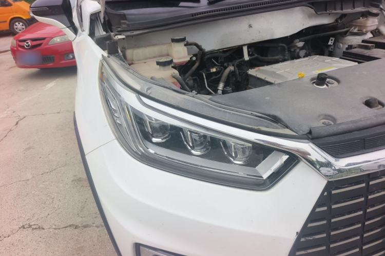 Used BYD Yuan New Energy 2019 EV535 Smart Connect Trendsetting Model Right Front Headlight
