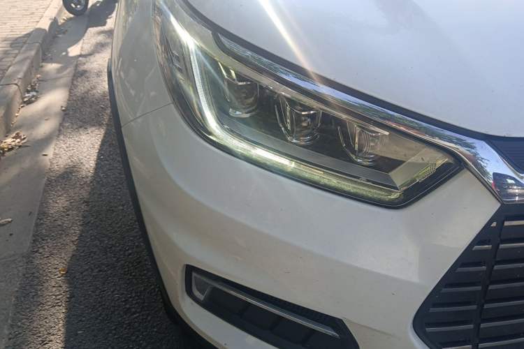 Used BYD Yuan New Energy 2019 EV535 Smart Connect Trendsetting Model Right Front Headlight