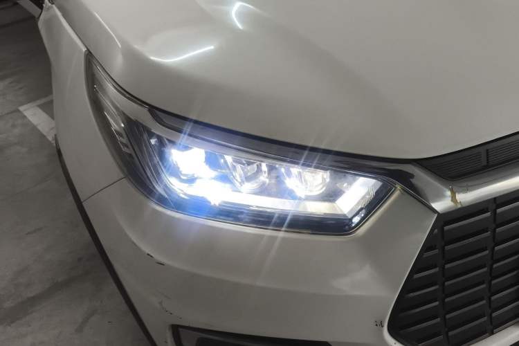 Used BYD Yuan New Energy 2019 EV535 Smart Connect Trendsetting Model Right Front Headlight