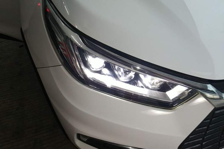 Used BYD Yuan New Energy 2019 EV535 Smart Connect Trendsetting Model Right Front Headlight