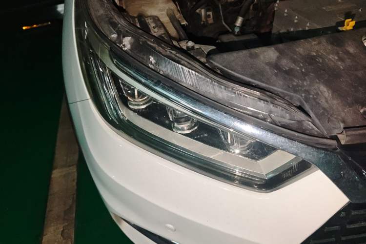 Used BYD Yuan New Energy 2019 EV535 Smart Connect Trendsetting Model Right Front Headlight